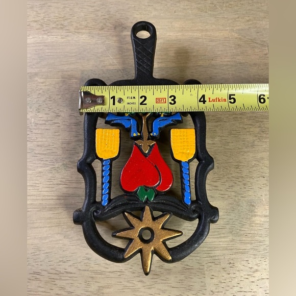 VTG 1951 John W right Painted Cast Iron Footed Trivet Dove Bird Hearts Broom NIB - Picture 6 of 7